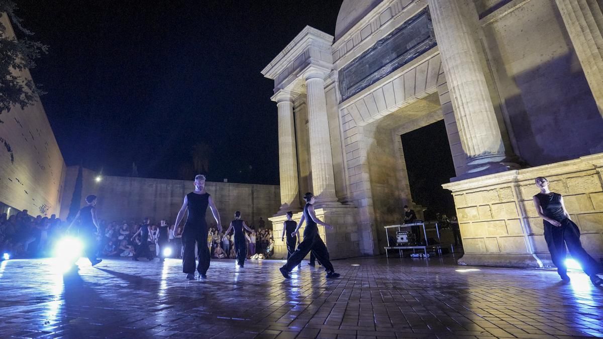 Noche del Patrimonio 2026 la compañía La Normal presenta en la Puerta del Puente Liminal