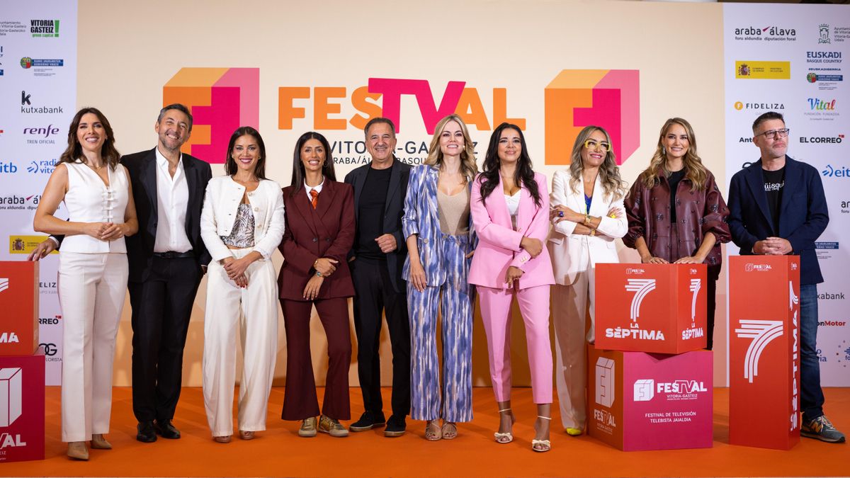 Sarah Santaolalla, junto al resto de presentadores de La Séptima