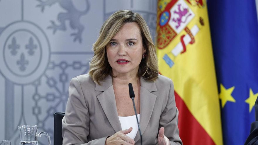 La portavoz del Gobierno y ministra de Educación, Pilar Alegría durante la rueda de prensa tras el Consejo de Ministros celebrado este martes en La Moncloa, Madrid.