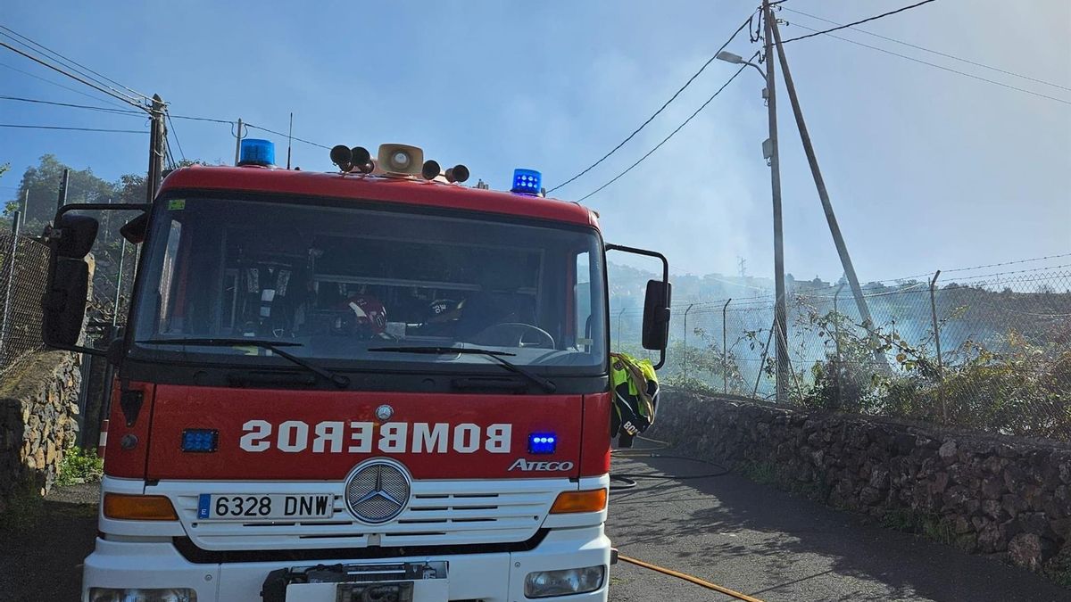 Controlados dos conatos de incendio originados este domingo en Tenerife