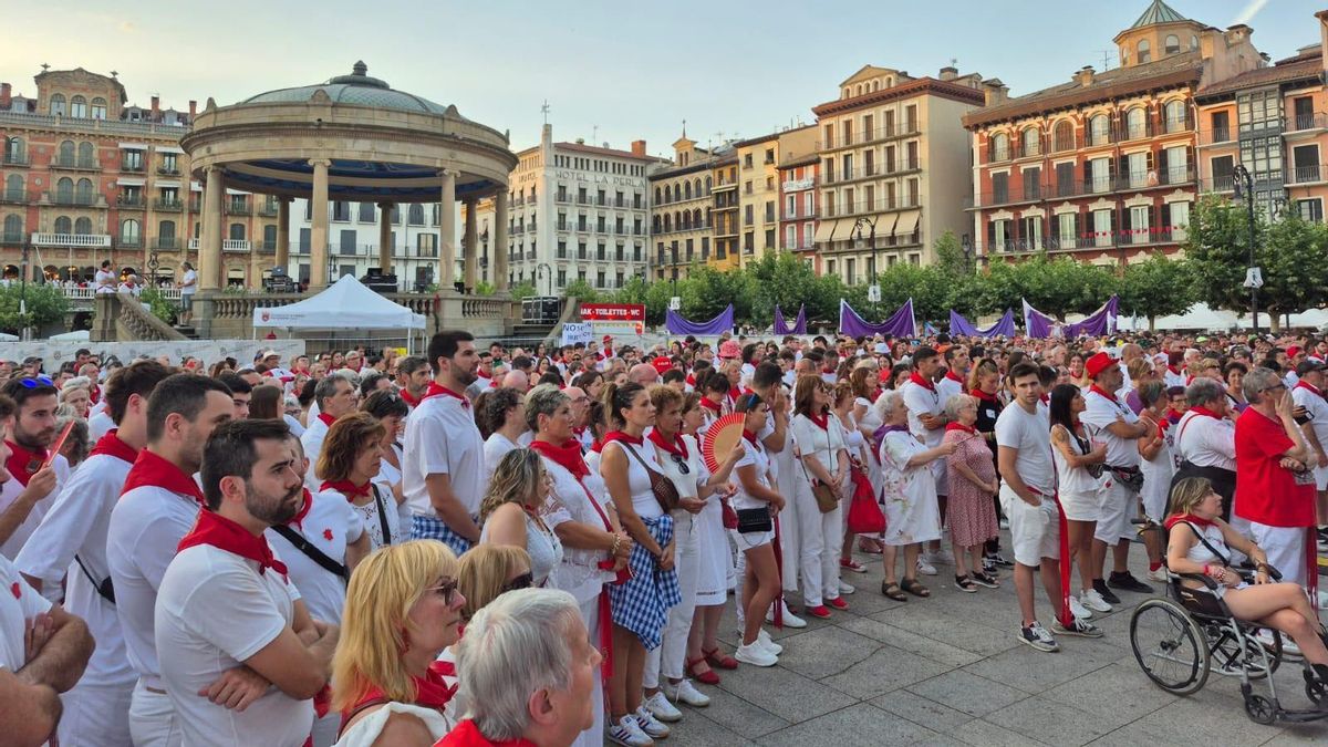Cientos de personas condenan en Pamplona la agresión sexual a una mujer durante los Sanfermines