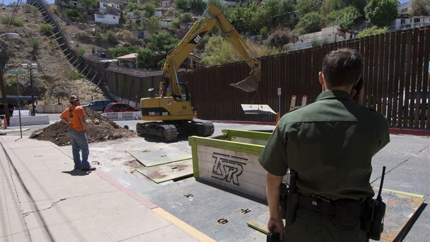 Comienza el reemplazo de una valla fronteriza en Nuevo México (EE.UU.)