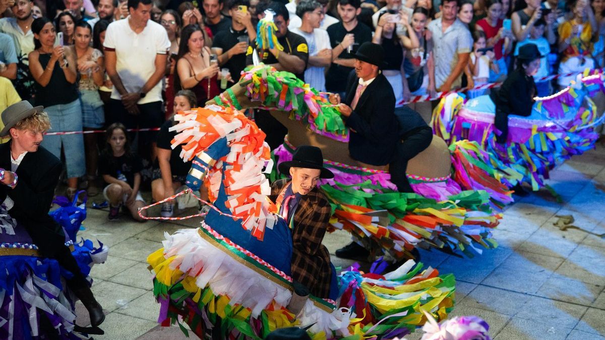 La identidad y tradición unen a miles de personas en las Fiestas de la Vendimia de Fuencaliente