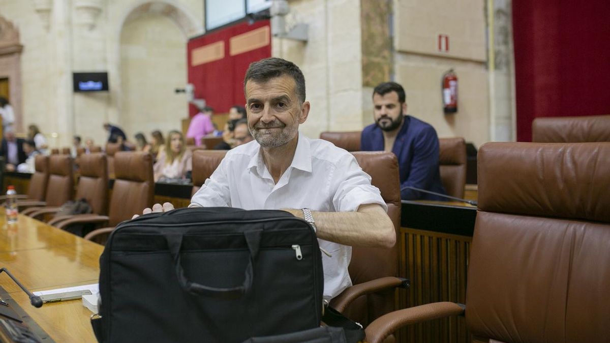 Maíllo deja su escaño y la coordinación de IU Andalucía y solicita su reingreso como profesor de Latín