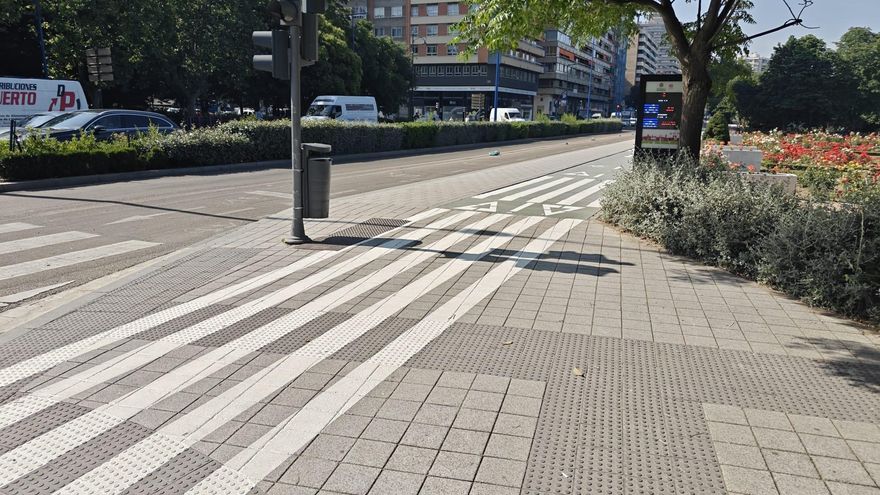 Pasos de peatones, escaleras, subidas y bajadas: Carnero defiende el nuevo carril bici “seguro” y “vital” para Valladolid