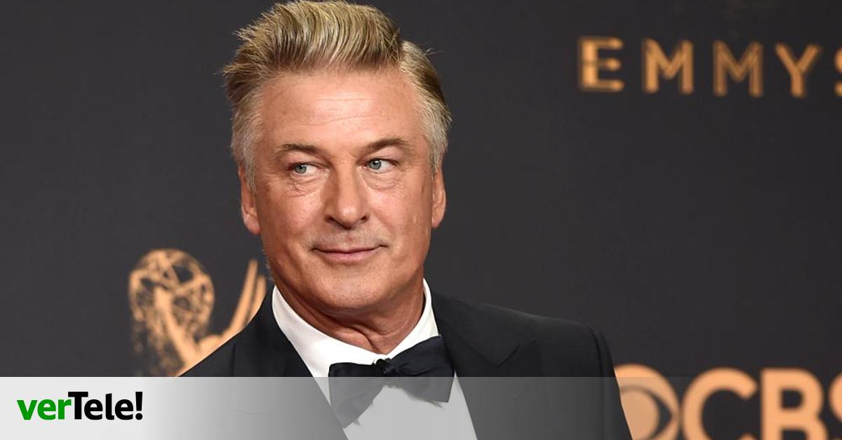 Así fue el debut de Alec Baldwin como presentador de TV con Jerry Seinfeld y Kate McKinnon