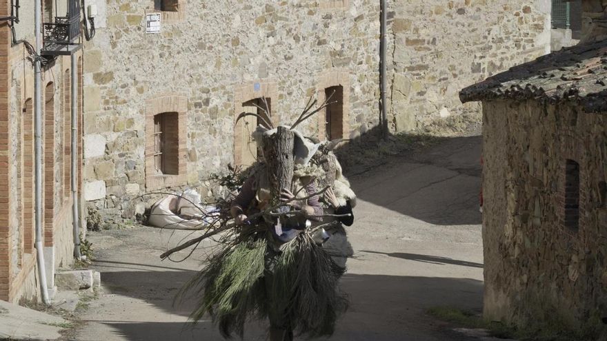 Celebración del antruejo de Los Caretos en Villalfeide.