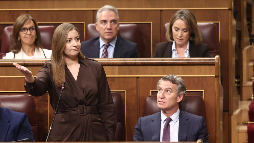 La portavoz del PP en el Congreso, Ester Muñoz, interviene durante una sesión de control al Gobierno, en el Congreso de los Diputados, a 22 de octubre de 2025, en Madrid.