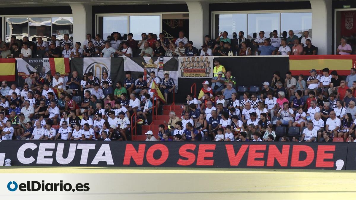 La UD Las Palmas se suma con camiseta y pancarta al mensaje del club ceutí con el lema "Ceuta no se vende. Ceuta se defiende"