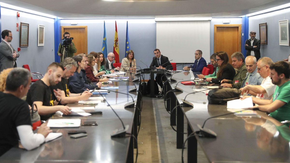Gimena Llamedo y Guillermo Peláez se reunieron esta tarde con los sindicatos, pero no se llegó a avances. 