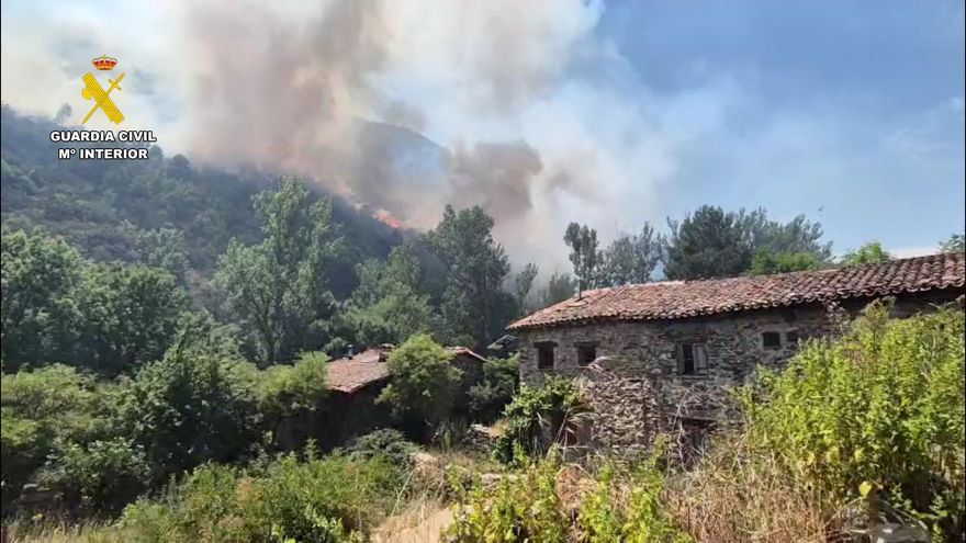 Los bomberos controlan el incendio en Ezcaray que ha arrasado 125 hectáreas