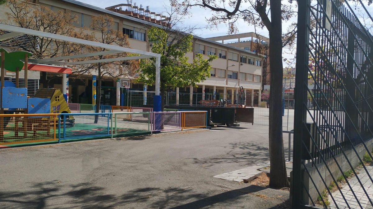 La valla que separó 60 años después dos colegios de Zaragoza le costó a Educación 48.000 euros: "Es una barbaridad"