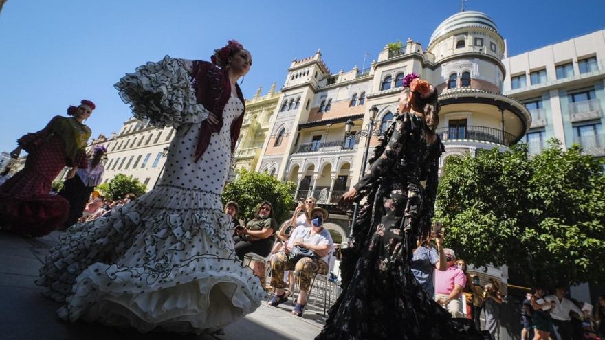 El desfile se ha celebrado en la Avenida de la Constitución.