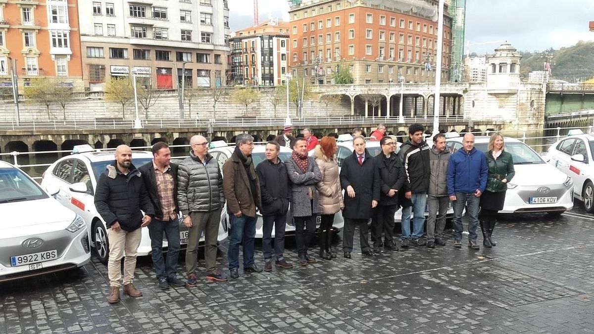 Ayuntamiento de Bilbao anuncia que todos los taxis de la Villa serán 'Eco' o eléctricos en 2030