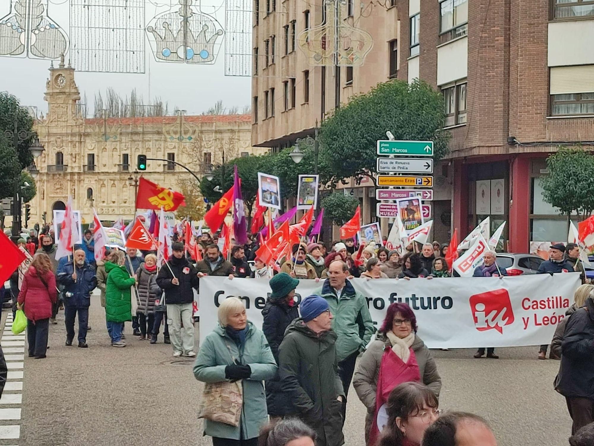 Manifestación en León contra las políticas de incendios forestales de la Junta
