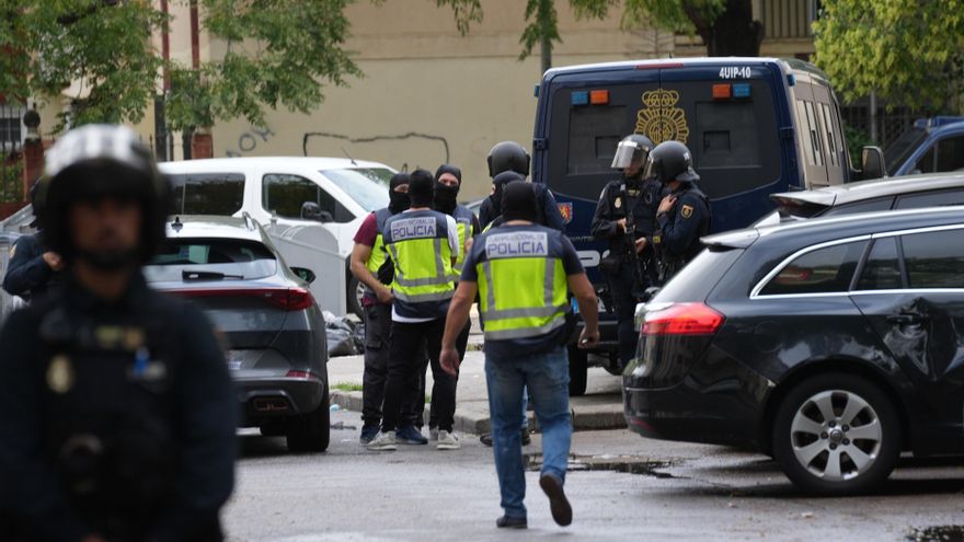 Despliegue policial en el Polígono Sur de Sevilla: 100 agentes en una operación contra cultivos de marihuana