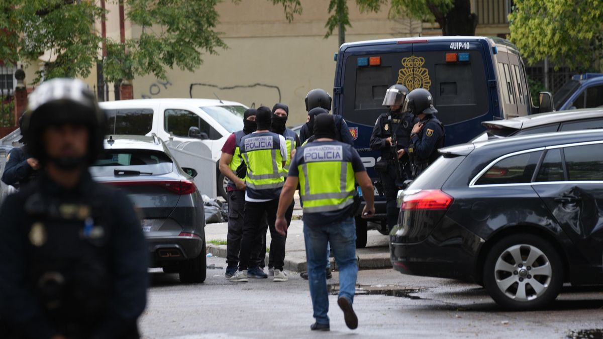 Despliegue policial en el Polígono Sur de Sevilla: 100 agentes en una operación contra cultivos de marihuana