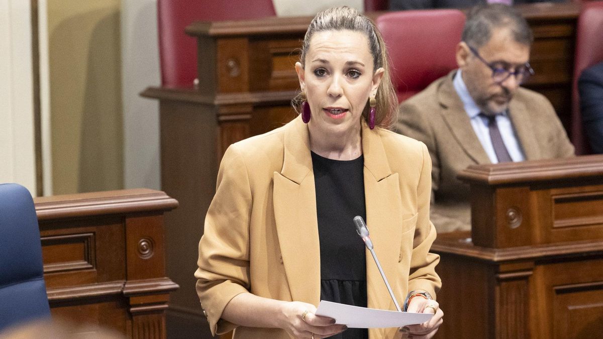 La consejera de Turismo, Jéssica de León, en el Parlamento de Canarias.