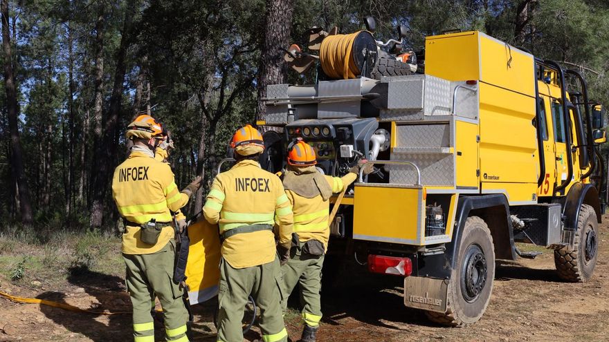 Las 11 medidas que pueden salvar una vivienda cuando un incendio forestal llega a una zona habitada