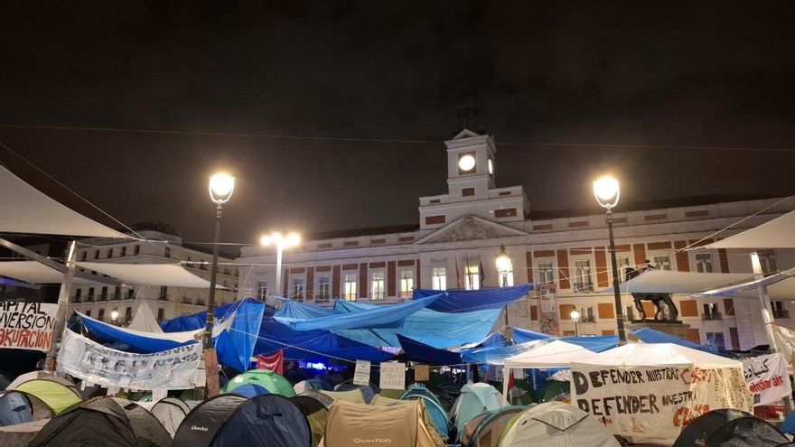 La acampada en la Puerta del Sol de Madrid, este martes.