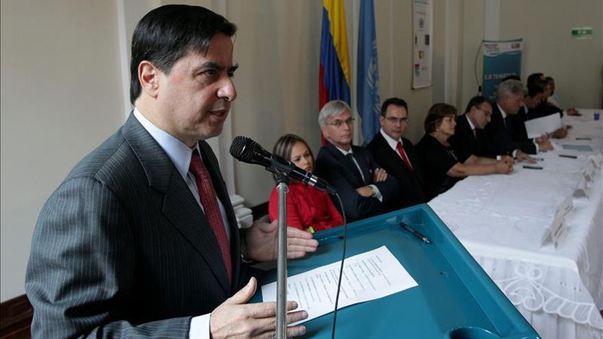 Comisión del Gobierno colombiano revisa situación en la frontera con Venezuela