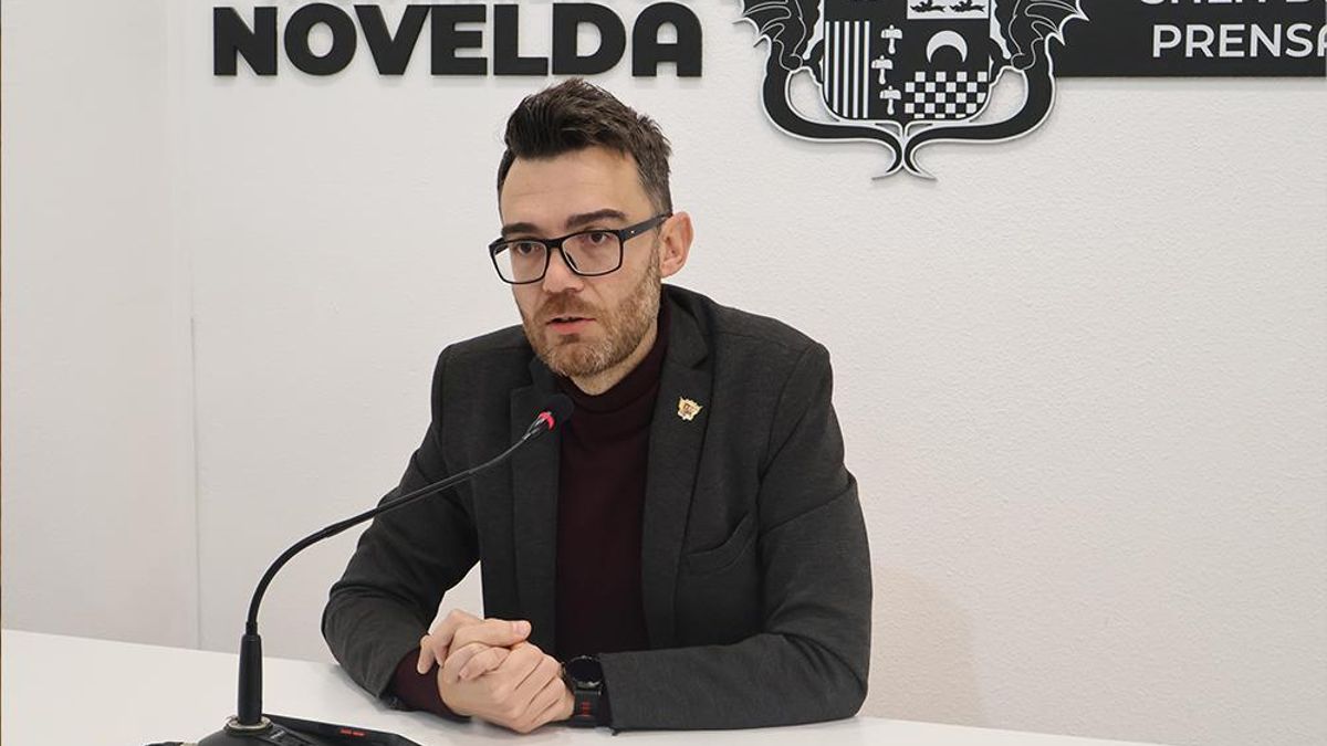 Fran Martínez, en el seu despatx d'Alcaldia de Novelda.