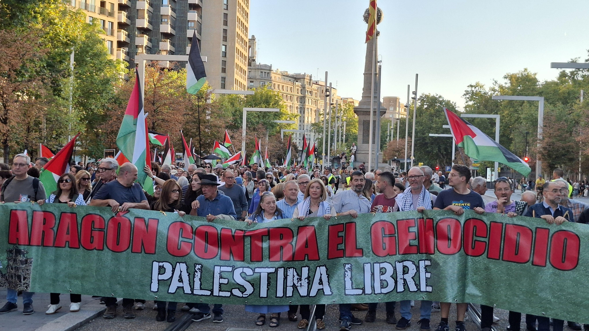 Un momento de la manifestación por Gaza en las calles de Zaragoza.