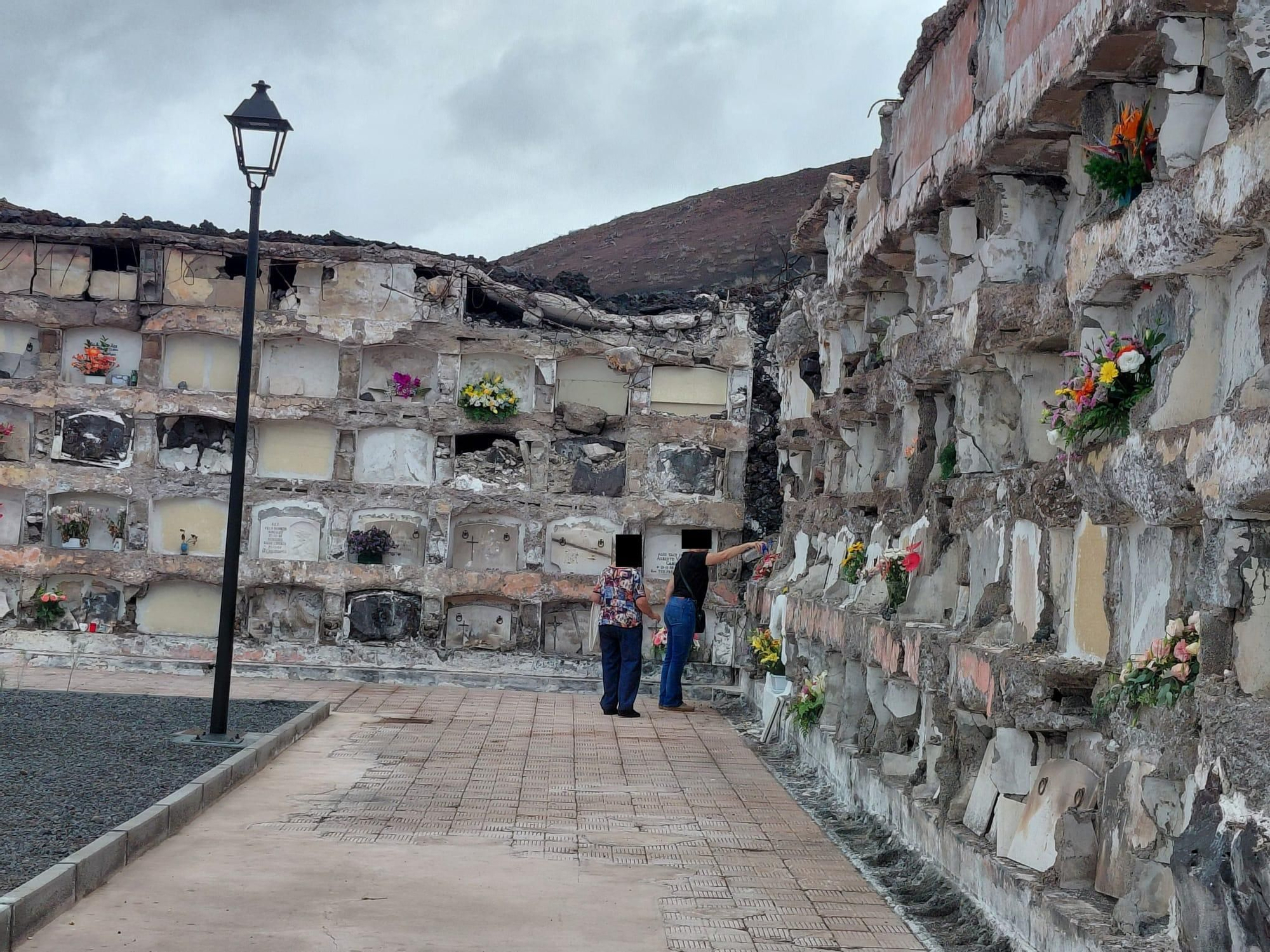 Cementerio de Nuestra Señora de Los Ángeles, en Las Manchas, este sábado. MVH