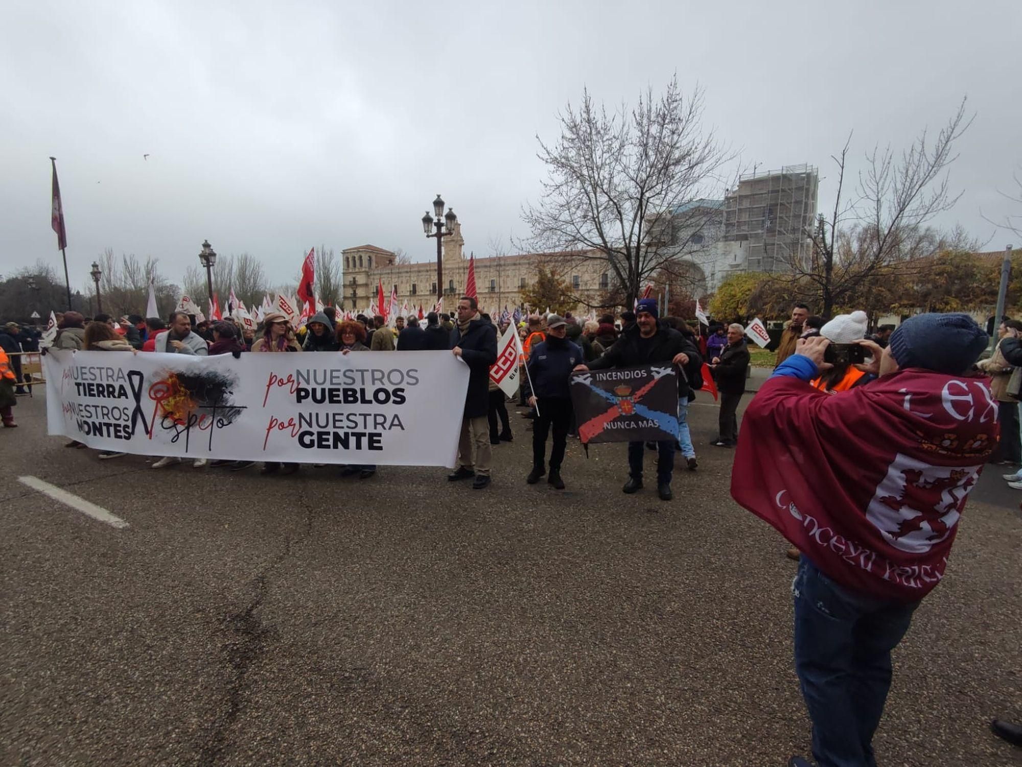 Manifestación en León contra las políticas de incendios forestales de la Junta