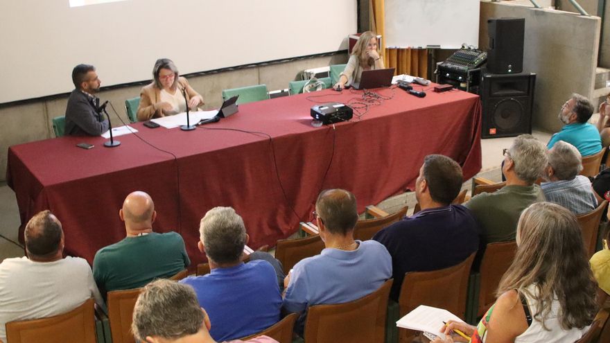 Vanoostende aborda con los afectados por el volcán un borrador de reparcelación “más flexible y participativo”