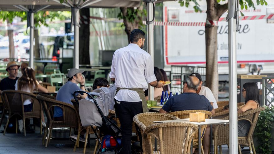España supera los 22 millones de trabajadores en el segundo trimestre y la tasa de paro cae al 10,3%