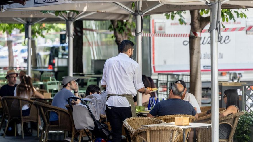 España supera los 22 millones de trabajadores en el segundo trimestre y la tasa de paro cae al 10,3%