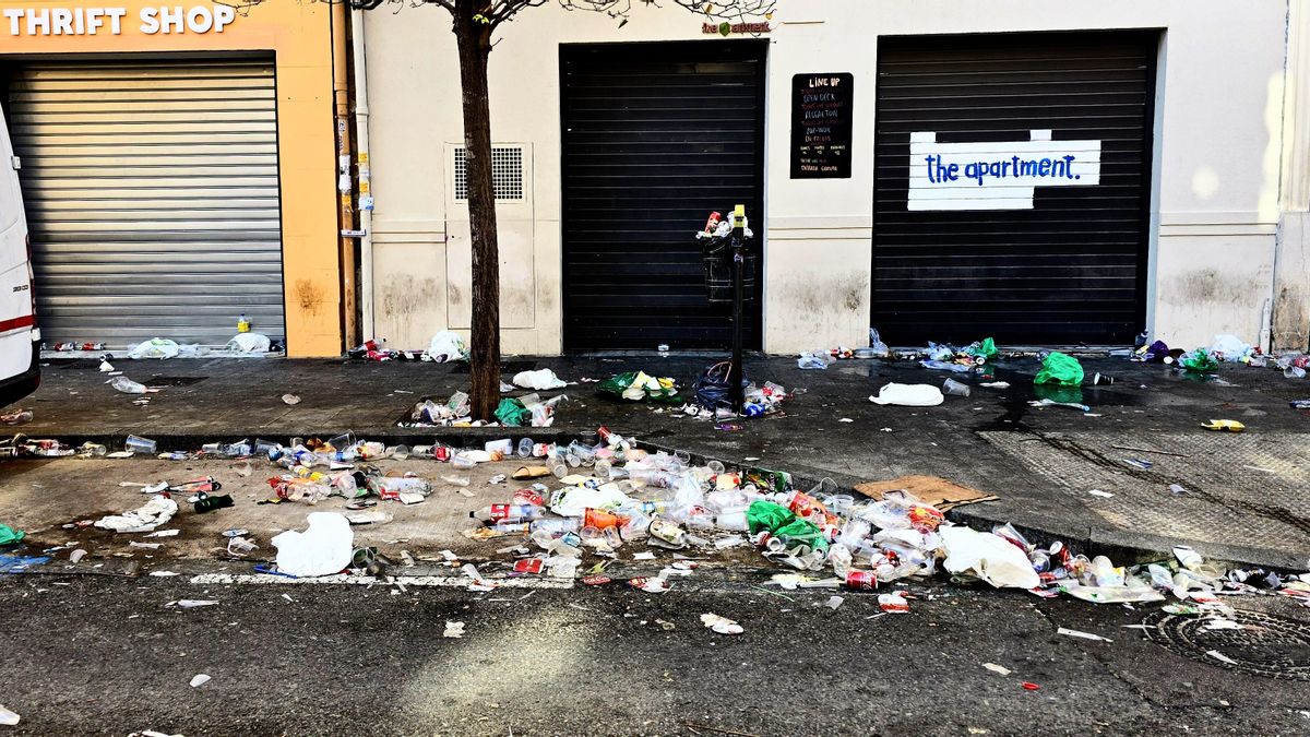 Valencia, convertida en un 'meódromo' en Fallas: 600 retretes para un millón de visitantes
