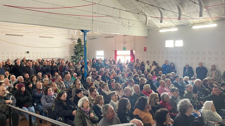 Asamblea vecinal celebrada el pasado sábado en Carrascosa del Campo.