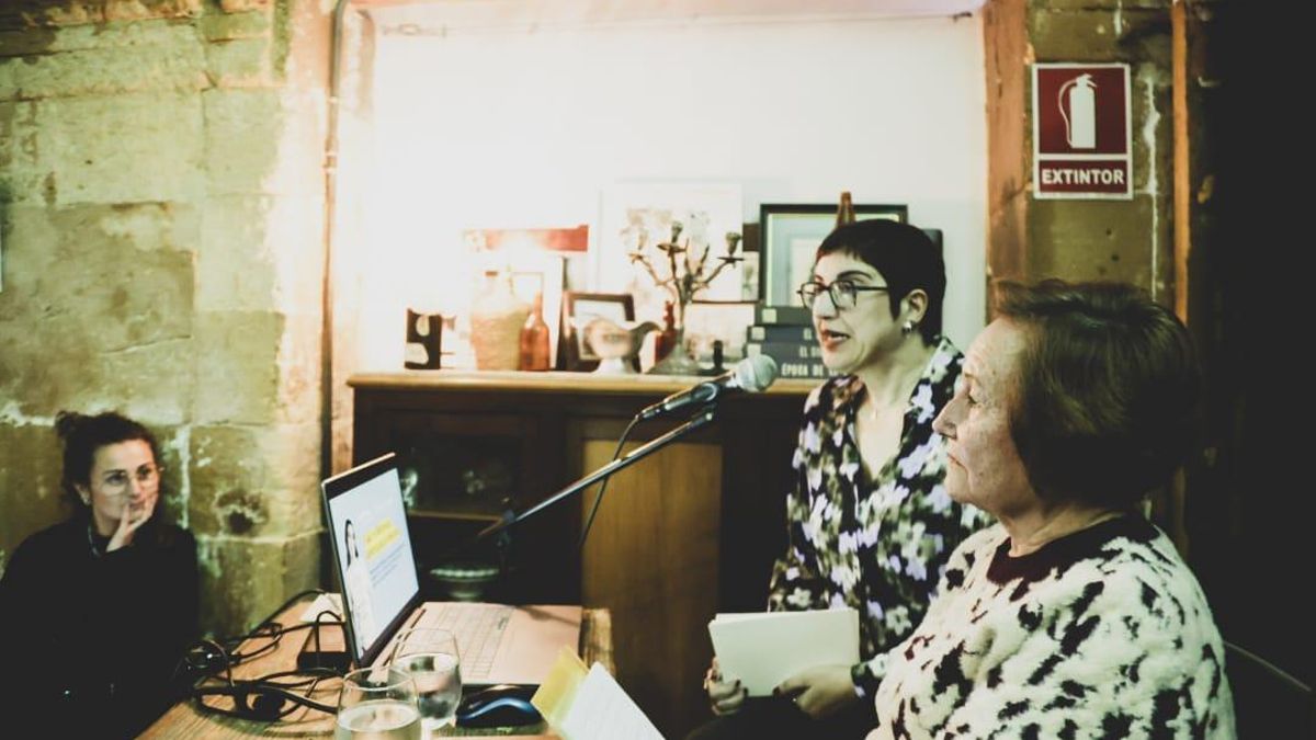 Elisa Reche, directora de elDiario.es Región de Murcia, junto a Josefa Pérez, fundadora de la Asociación de la Memoria Histórica en Cartagena