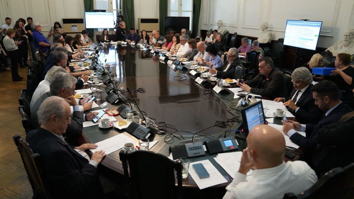 Reunión del Consejo Superior de la UBA.