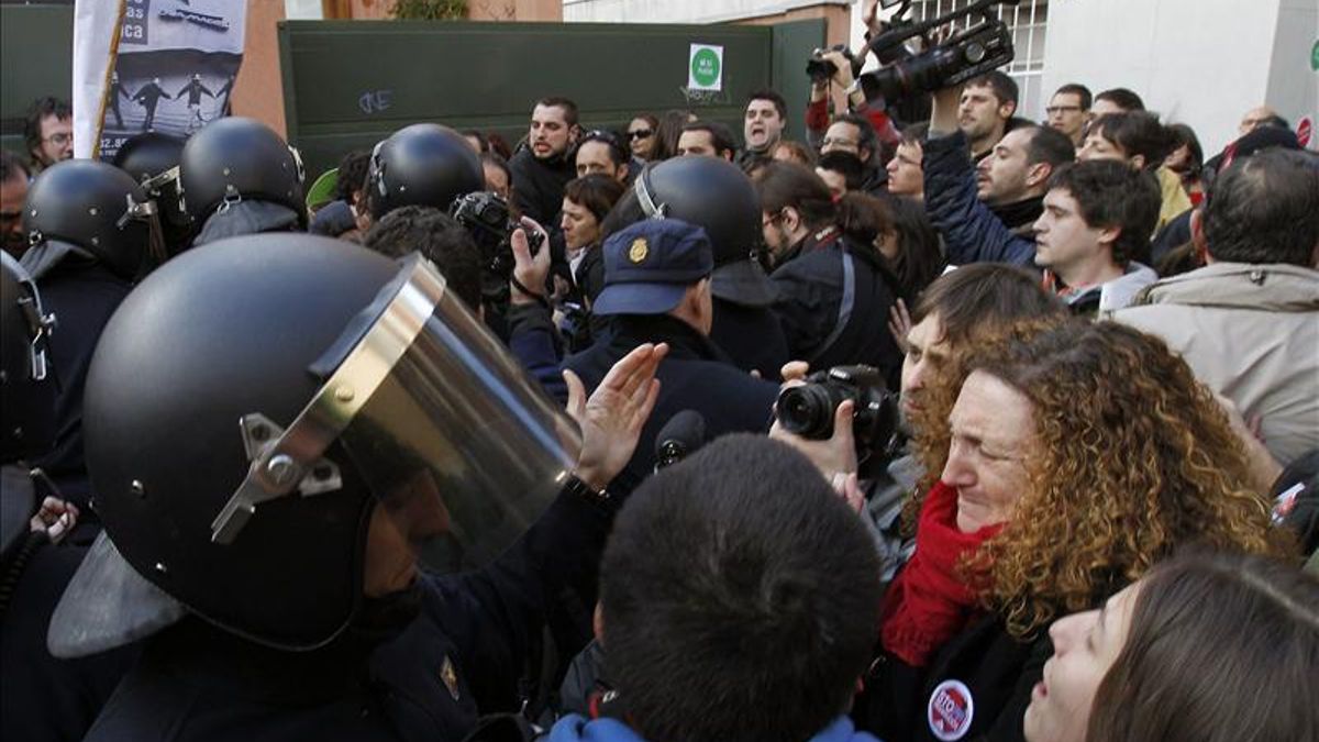 Imagen del escrache en casa de la vicepresidenta