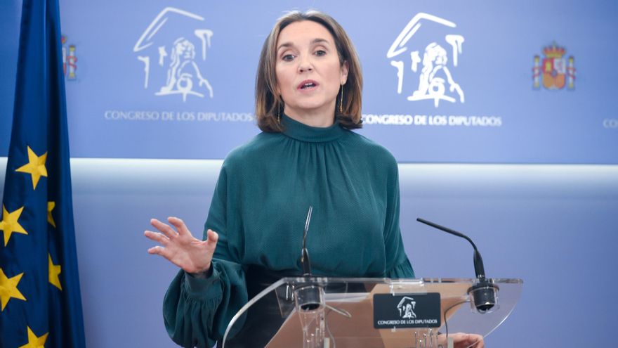 Archivo - La secretaria del PP, Cuca Gamarra, ofrece una rueda de prensa en el Congreso de los Diputados.