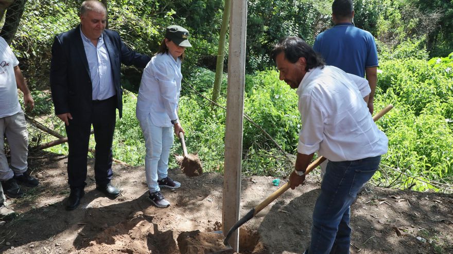 Bullrich enterró "el primer palo" del alambrado de 200 metros en la frontera con Bolivia