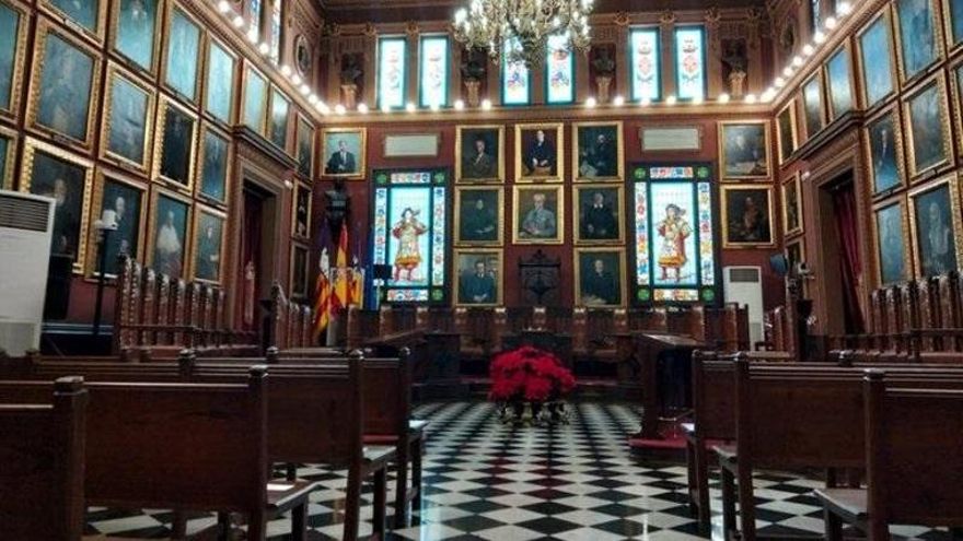 Cort entrega las Medallas de Oro de la Ciudad y nombra a Antoni Maria Alcover hijo ilustre de Palma