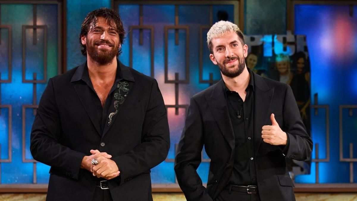 Can Yaman asombró con su español en 'La Revuelta' y se resistió a una frase que pidió Broncano: "En Turquía te ponen en talego"