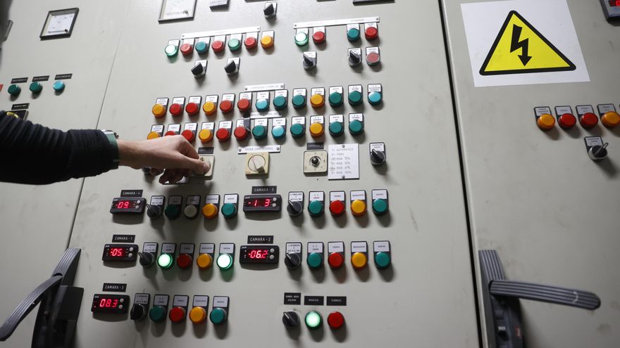 La hidráulica y la limitación de exportaciones tras apagón hunden el 'pool' a 17 € en mayo