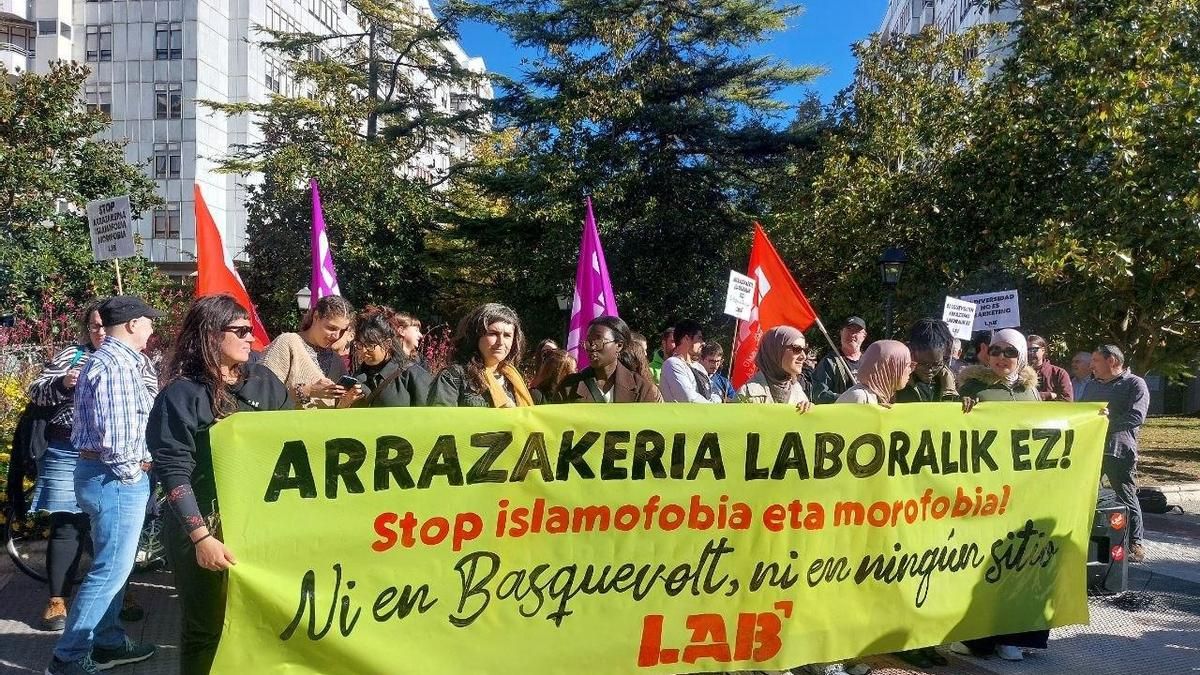 Denuncian a la empresa Basquevolt por "discriminación racista" en el despido de una trabajadora musulmana