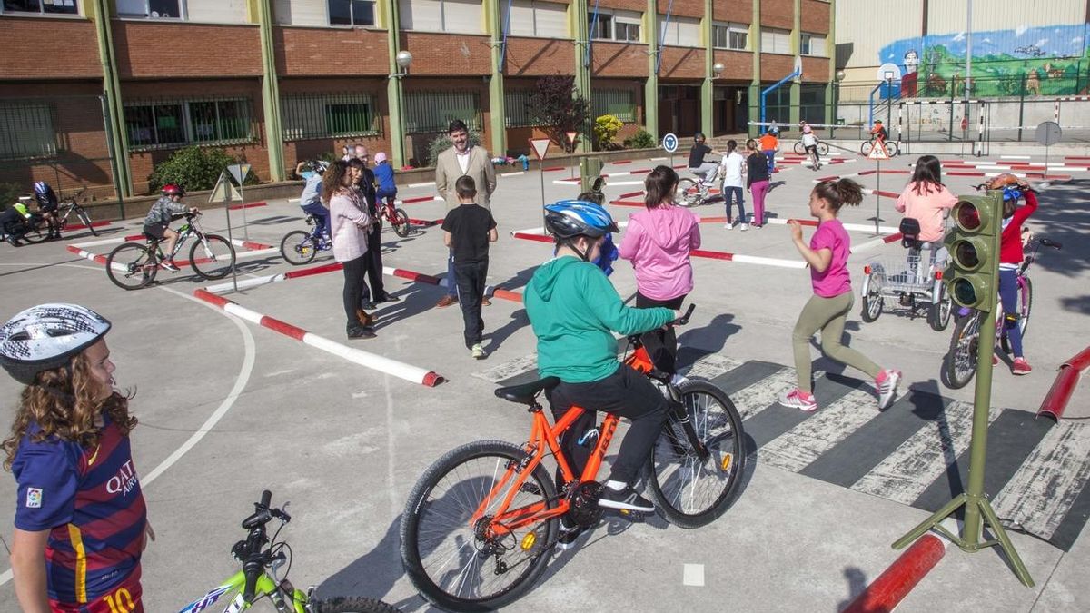 La Policía enseña educación vial a estudiantes de Primaria