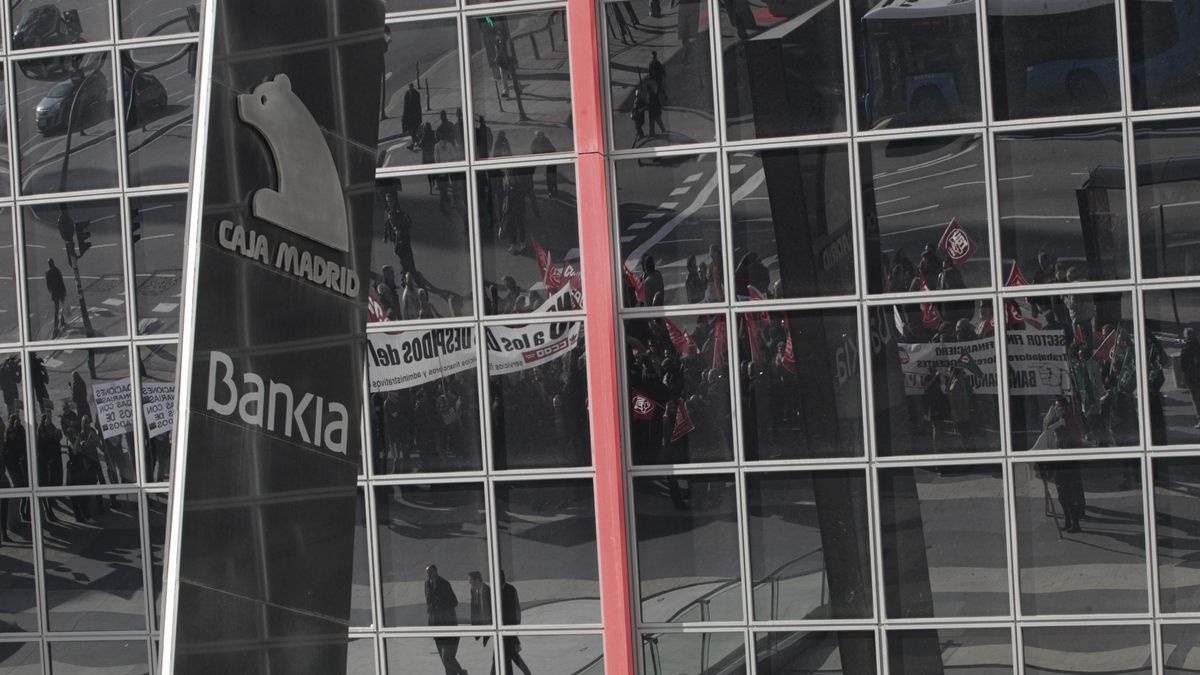 Unos 2.300 empleados de Bankia piden acogerse a las bajas voluntarias, la mitad de los afectados por el ERE