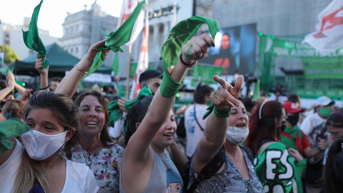 Una multitud "verde" festejó la media sanción de la legalización del aborto