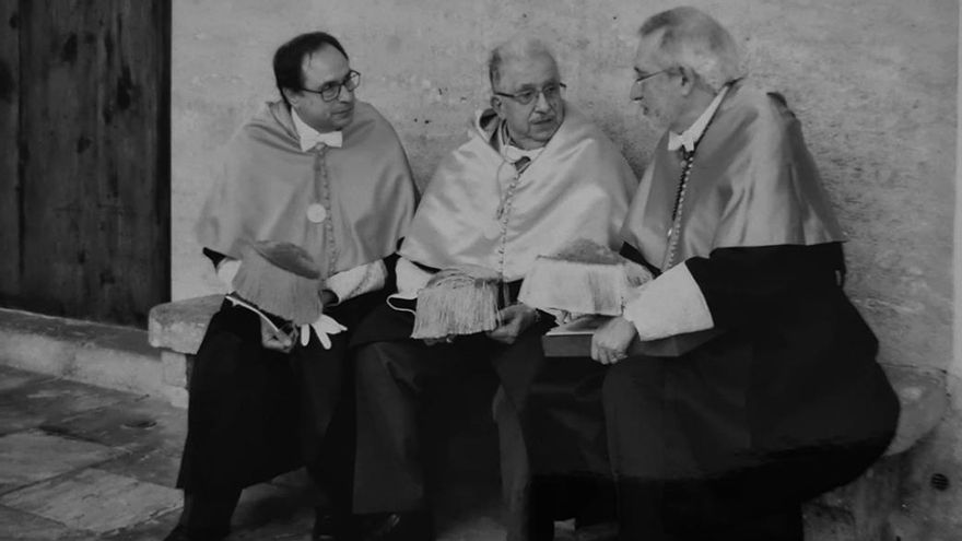 2016, como padrino del acto de concesión de catedrático honoris causa al historiador Josep Fontana, junto con el profesor Pedro Ruiz.