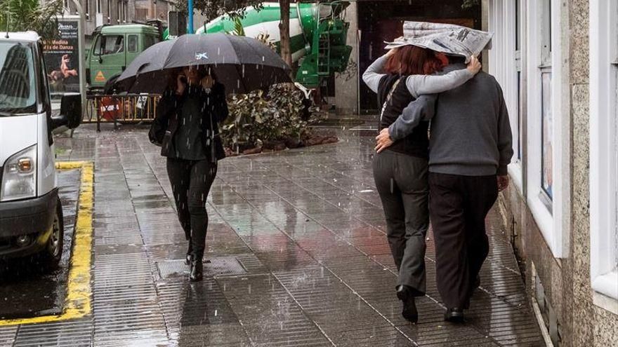 Tiempo en Canarias: la semana comienza con lluvias y cielos nublados
