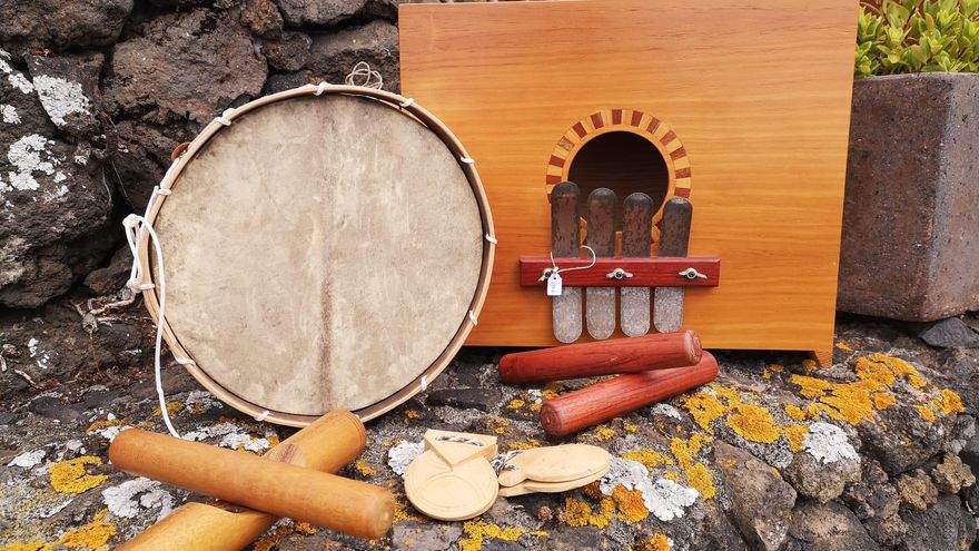 La VIII Mini Feria de Breña Baja reúne a una quincena de profesionales de la artesanía