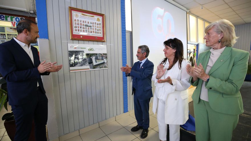 Descubrimiento de la placa del 60 aniversario del IES Miguel Herrero.